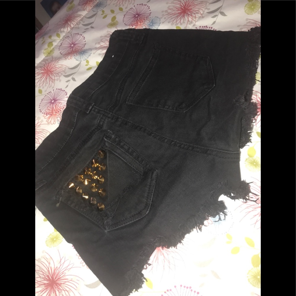 Cute black denim shorts 🖤